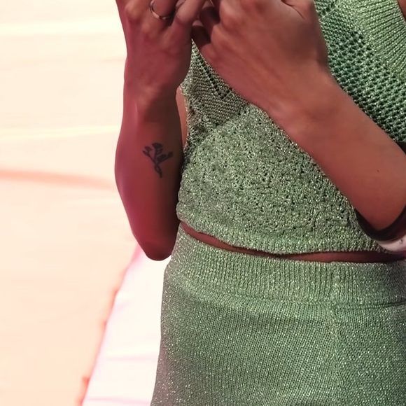 NWT HOUSE OF HARLOW 1960 Women’s Green Shimmer 2 Piece Set Top and Skirt Size S - Picture 5 of 15